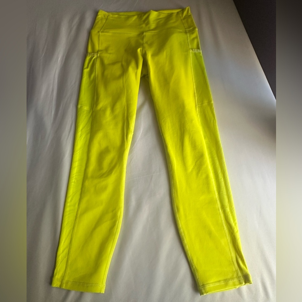 Neon Fabletics 3/4 Leggings, Size Medium